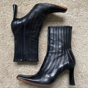 Valentine Vero Cuoio Black Leather Vertical Pleats